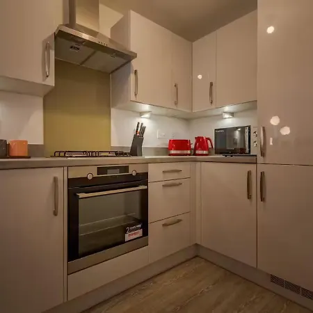 Sherlock Urban Escape Stylish 4br Townhouse With Garden And Parking Birmingham