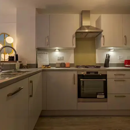 Sherlock Urban Escape Stylish 4br Townhouse With Garden And Parking