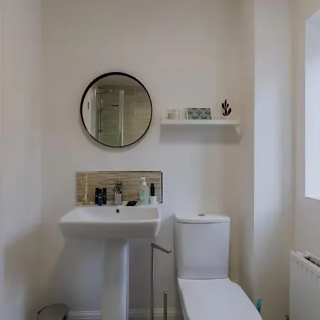 Sherlock Urban Escape Stylish 4br Townhouse With Garden And Parking Holiday home *