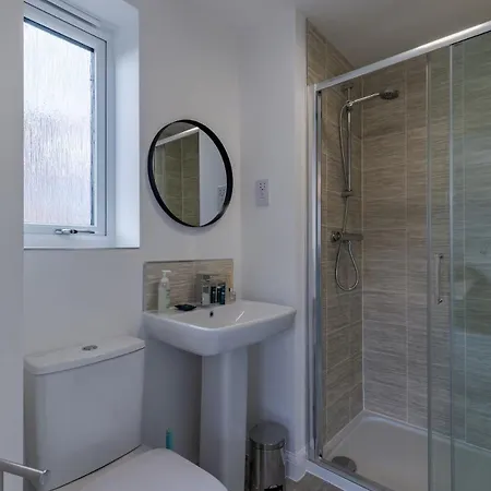 Sherlock Urban Escape Stylish 4br Townhouse With Garden And Parking Holiday home *