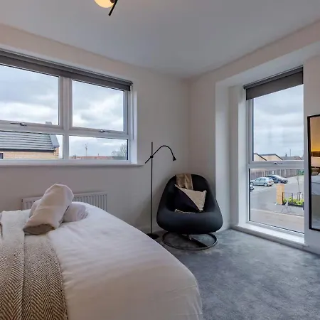Holiday home Sherlock Urban Escape Stylish 4br Townhouse With Garden And Parking