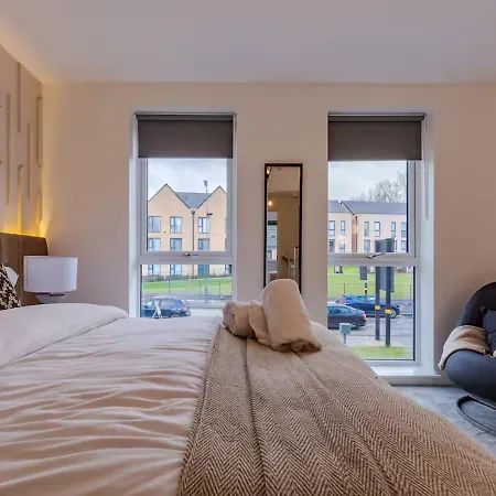 Sherlock Urban Escape Stylish 4br Townhouse With Garden And Parking *